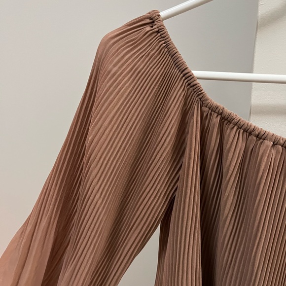 Off the shoulder pleated top - Picture 6 of 7
